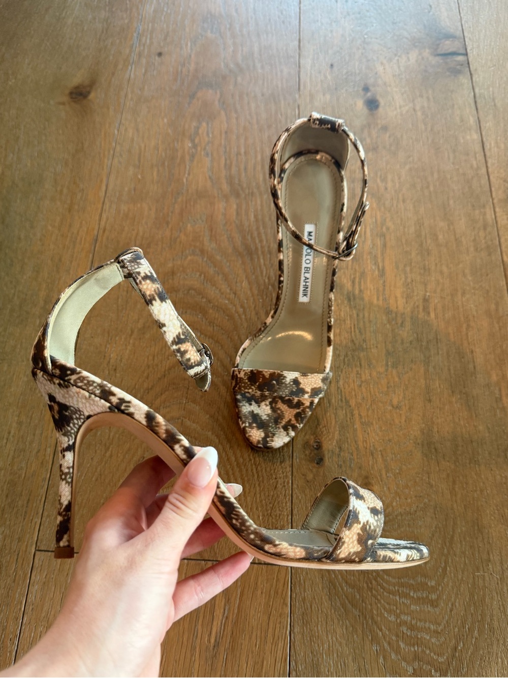 NWOT Manolo Blahnik Heels